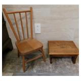 Antique oak child's spindle back chair, 9' x 10'