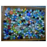Flat of vintage swirl glass marbles, some Uranium