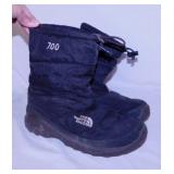 6 pair of ladies winter boots: North Face, size 9