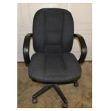 Upholstered highback rolling office chair