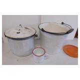 Porcelain bucket - Chamber pot - Mug - 2 lids