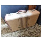 7 vintage luggage suitcases