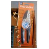 Gardening: New Fiskars Pruners - New gloves -