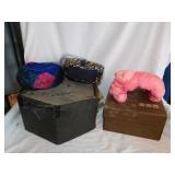 3 vintage ladies hats, 2 / feathers - 2 hat boxes