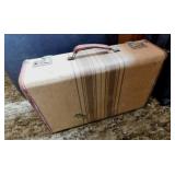 7 vintage luggage suitcases