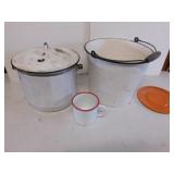 Porcelain bucket - Chamber pot - Mug - 2 lids