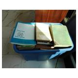 Rubbermaid Roughneck 18 gallon storage tote w/