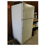 GE 18.2 cu. ft. no frost refrigerator freezer,