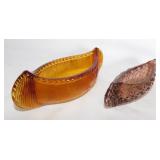 Amber woodgrain glass canoe, 6" long -