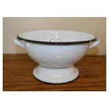 Nice enamelware colander - Aluminum stock pot -
