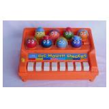 Toys: Big Mouth Singers piano - Shirt Tales train