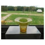 Stylized amber glass top hat w/ bubbles, 4" brim