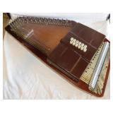 Oscar Schmidt Autoharp w/ tuner & books