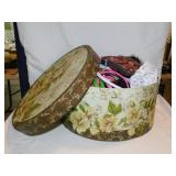 Hair accessories in hat box: Headbands - Hair