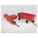 Ertl International square baler, 10" long - flare