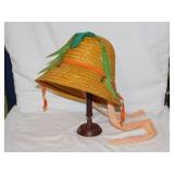 4 ladies straw hats - Hat stand