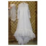Vintage wedding gown dress w/ veil