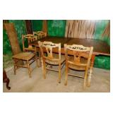 Antique oak dining table w/ 2 leaves & 4 chairs