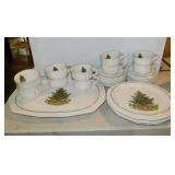 Pfaltzgraff Christmas Heritage: 3 dinner plates -