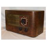 Vintage Wards Airline tube radio, 12.5" x 6" x