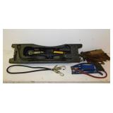 2 auto jacks - Manual air pump - Bungee cords