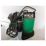 Submersible sump pump