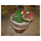 Christmas holiday dï¿½cor in 2 wooden baskets: