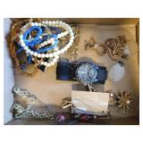 Costume jewelry: Necklaces - Earrings & more -