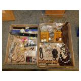 Costume jewelry: Bracelets - Rings - Necklaces -