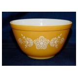 1972 Pyrex Butterfly Gold 1.5 pint mixing bowl,