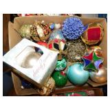Vintage & modern Christmas ornaments: Lamon House