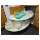 Vintage Tupperware: Bowls - Bread boxes - Pie