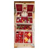 Vintage velvet lined 5 drawer jewelry box w/