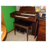 Vintage Wurlitzer spinet organ w/ bench, 41" x