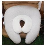 U shaped bed & neck pillows - 5 throw pillows