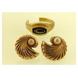 14K yellow gold: Swirling seashell pierced
