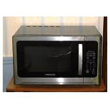 Nice Farberware digital 1100 watt microwave oven