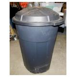Tough Box 32 gallon trash can w/ lid