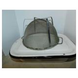 Enamelware pan & lid - Metal strainer