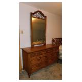 Thomasville 7 drawer dresser w/ mirror, 60' x 20'