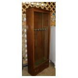 Vintage walnut 6 rifle gun cabinet w/ key, drawer