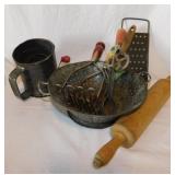 Vintage kitchen items: Rolling pin - Bromwell