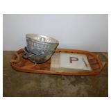 2 vintage colander strainers - Bundt cake mold -