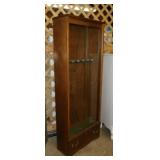 Vintage walnut 6 rifle gun cabinet case w/ key &