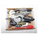 Kitchen utensils: Stainless steel serrated knives