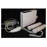 Nintendo Wii game console w/ Wii-motes &