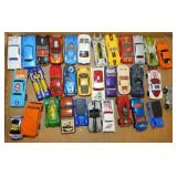33 diecast toy vehicles: Hot Wheels - Maisto -