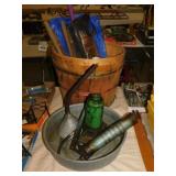 2 wood bushel baskets - Bottle jack - Grease gun