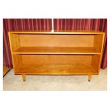 Mid Century maple bookcase w/ tapered legs, 48' x