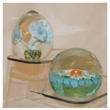2 blown glass paperweights, 2.5" and 3" tall
